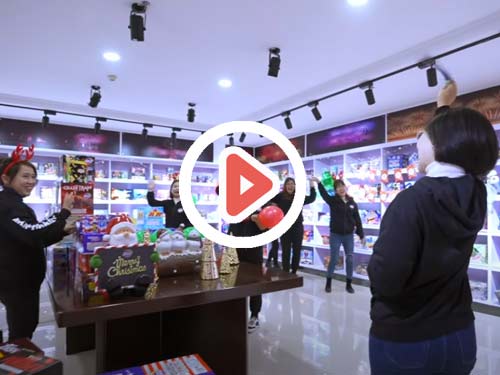 Booming Christmas with wonderful fireworks , which part is your favorite? Happy Family Fireworks